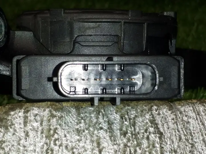 Audi A4 (2011 - 2015)  8K1723523A Педаль акселератора