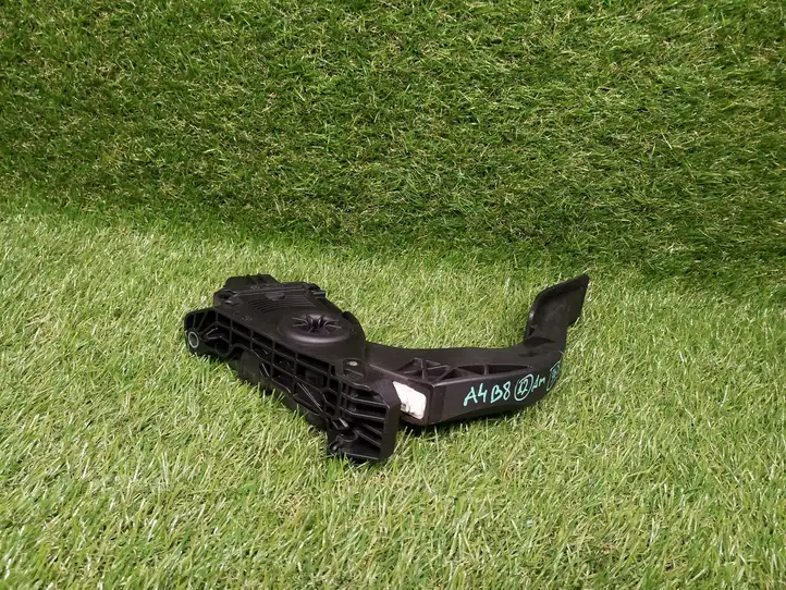 Audi A4 (2011 - 2015)  8K1723523A Педаль акселератора