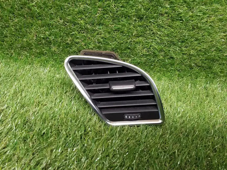 Audi A4 S4 B8 8K (2011 - 2015) 8T1820902C Боковой воздушный дефлектор — фото 1