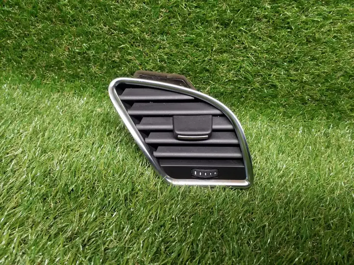 Audi A4 S4 B8 8K (2011 - 2015) 8T1820902C Боковой воздушный дефлектор — фото 3