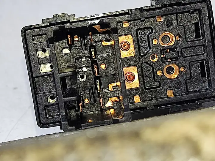 Kia Picanto (2015 - 2017) 299181679 Кнопка стеклоподъемников — фото 3