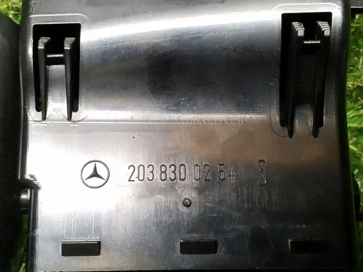 Mercedes-Benz C W203 (2000 - 2007) 2038300254 Боковой воздушный дефлектор — фото 2