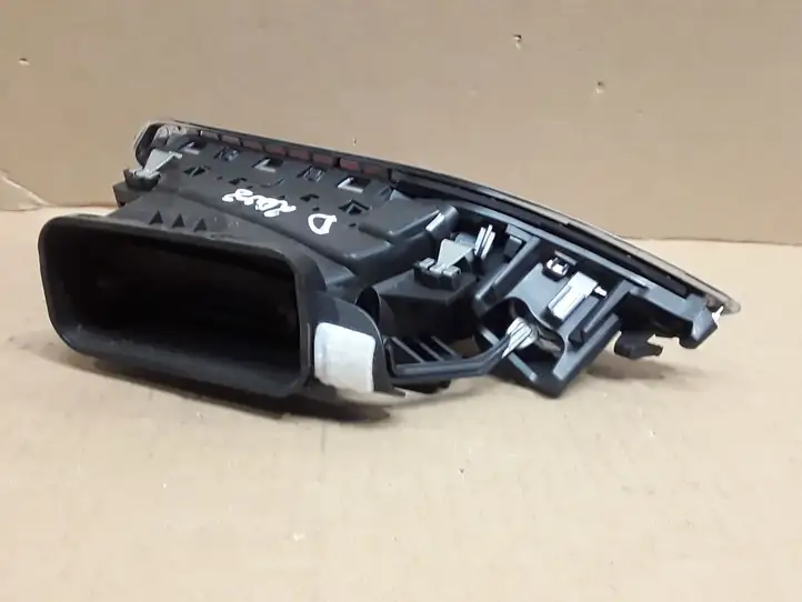Peugeot 2008 I (2013 - 2019) 9673131677 Боковой воздушный дефлектор — фото 2