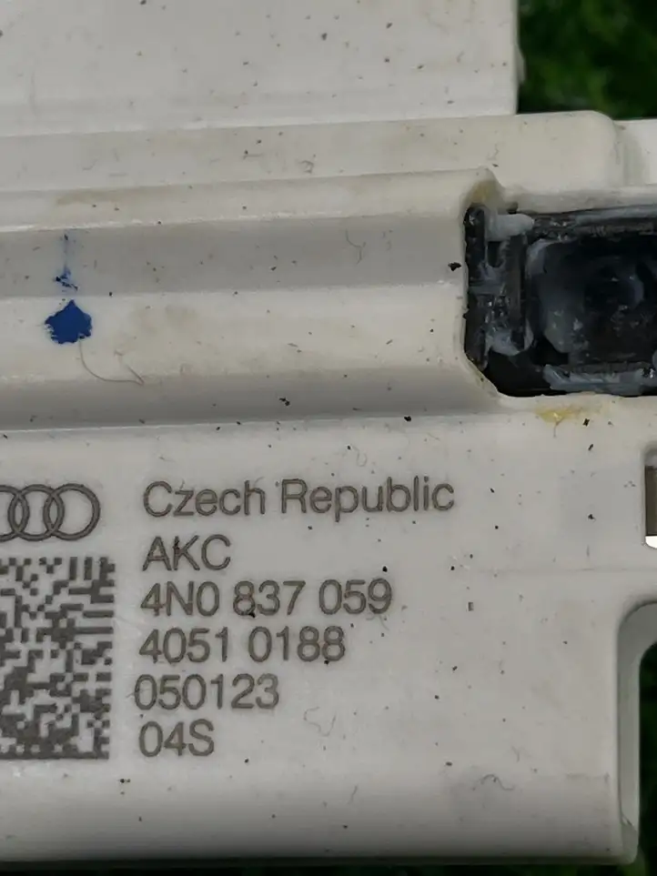 Audi RS Q8 (2019 - ) 4k2837016k Ограничитель передней двери — фото 4