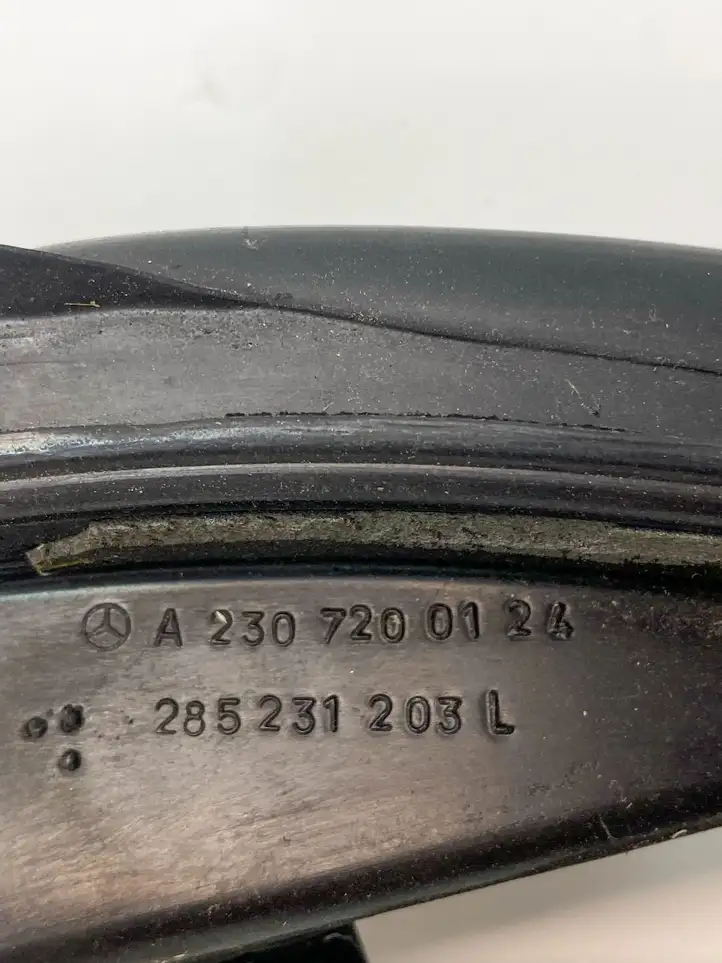 Mercedes-Benz SL R230 (2001 - 2012) A2307200124 Накладка стекла двери — фото 4
