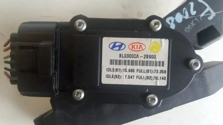 Hyundai Santa Fe (2005 - 2009) BLE0005A2B900 Педаль акселератора — фото 2