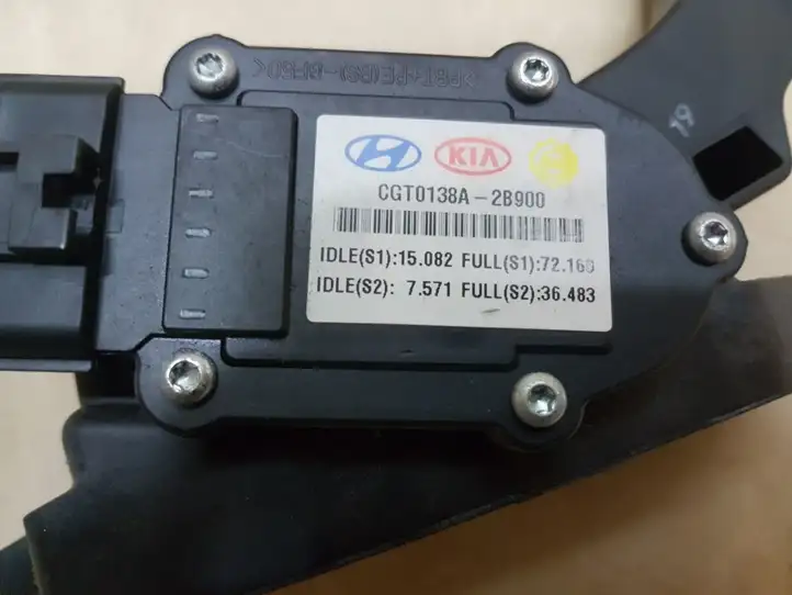 Hyundai Santa Fe (2005 - 2009) CGT0138A2B900 Педаль акселератора — фото 2