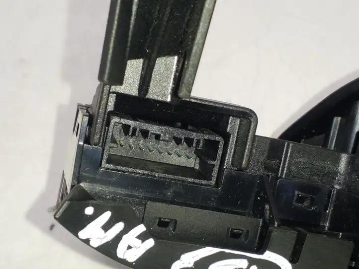Ford Focus (2011 - 2015) F1ET9E740BB Кнопки на рулевом колесе — фото 4