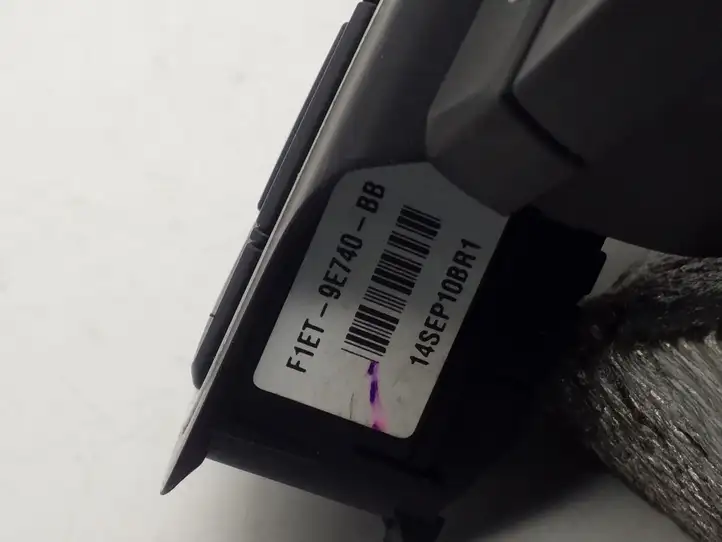 Ford Focus (2011 - 2015) F1ET9E740BB Кнопки на рулевом колесе — фото 3