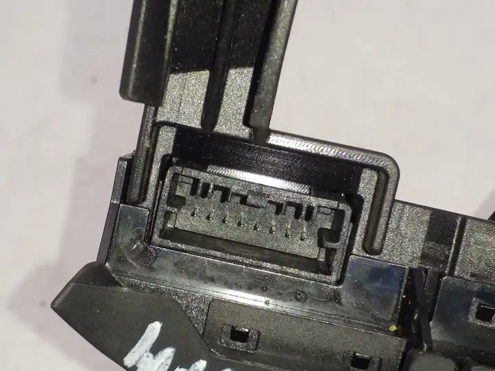 Ford Focus (2011 - 2015) F1ET9E740BB Кнопки на рулевом колесе — фото 4