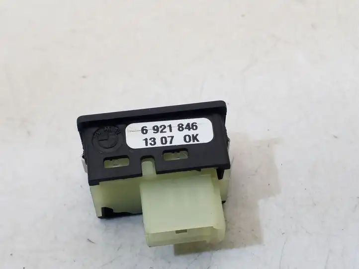 BMW 5 E60 E61 (2004 - 2010) 6921846 Кнопка закрытия крышки багажника — фото 3