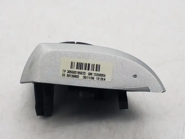 Opel Astra H (2004 - 2009) 13208859 Кнопки на рулевом колесе — фото 3