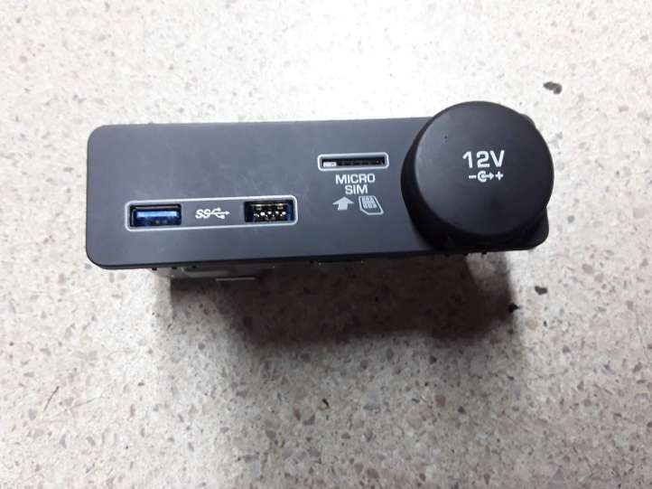 JPLA19E110BB Jaguar F-Pace USB jungtis