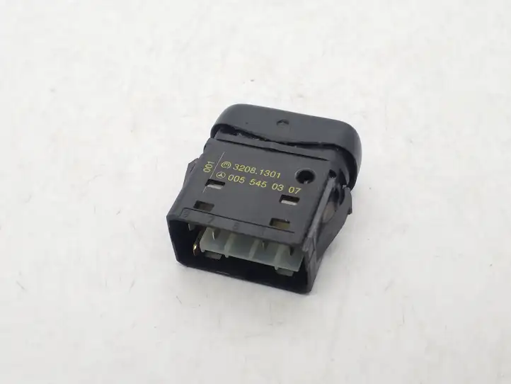 Mercedes-Benz Sprinter W901 W902 W903 W904 (1995 - 2007) 0055450307 Кнопка обогрева стекла — фото 2