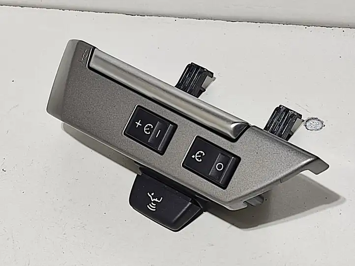 Land Rover Range Rover Sport L320 (2005 - 2009) 8H2213D767GA Кнопки на рулевом колесе — фото 1