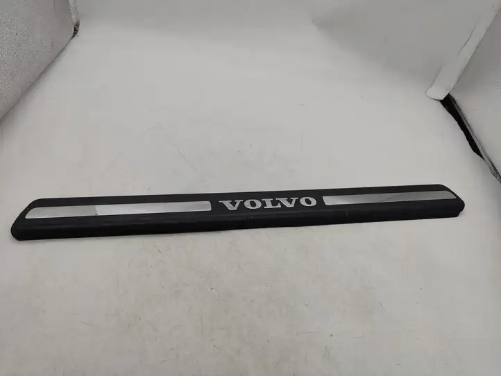 Volvo S60 (2010 - 2013) 8659960 Внутренняя отделка переднего порога — фото 1