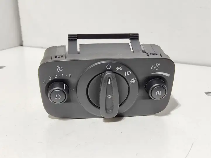 Ford Kuga II (2013 - 2019) AV6T13A024CC Включатель фонарей — фото 1