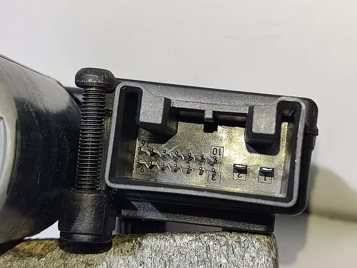 Audi Q7 4L (2009 - 2015) 4L0959591A Мотор привода люка — фото 3