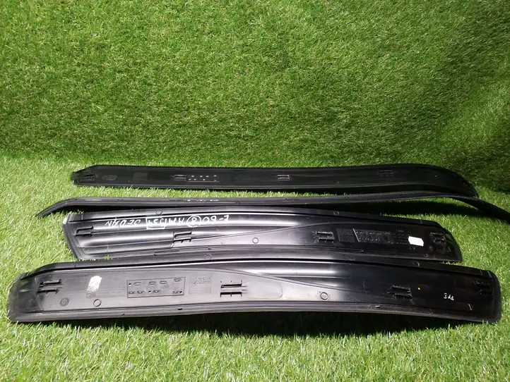 BMW 5 E60 E61 (2004 - 2010) 7034303 Внутренняя обшивка порога (комплект) — фото 4