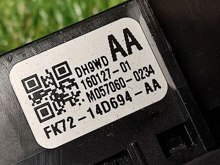 Land Rover Discovery Sport (2014 - 2019) FK7214D694AA Включатель обогрева — фото 2