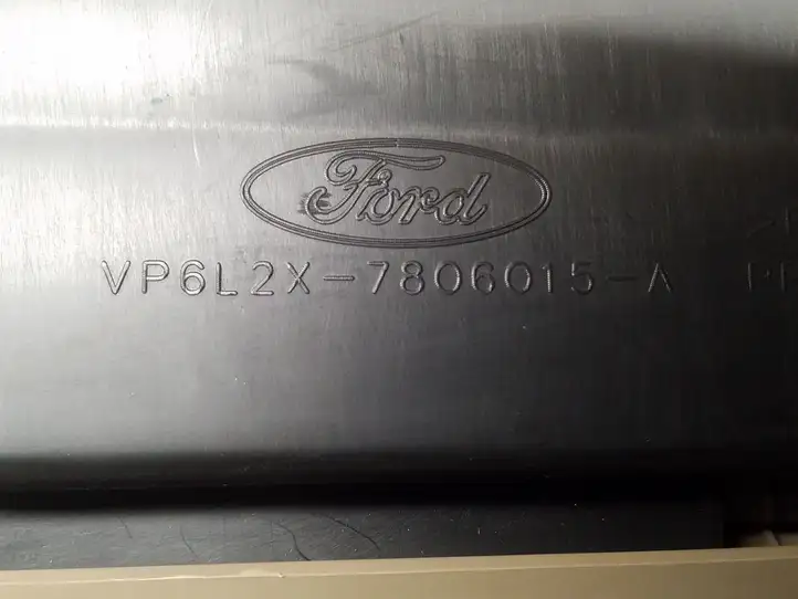 Ford Explorer (2005 - 2010) VP6L2X7806015A Вещевой ящик — фото 2