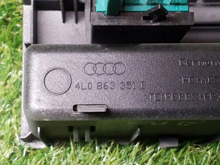 Audi Q7 4L (2005 - 2009) 4L0863351B Включатель обогрева — фото 2