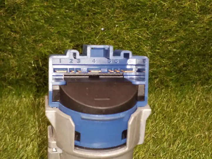 Ford Fiesta (2013 - 2017)  8V513F880DD Замок зажигания