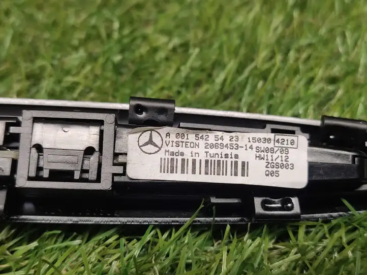 Mercedes-Benz C W204 (2007 - 2014) A0015425423 Экран парктроника PDC — фото 3