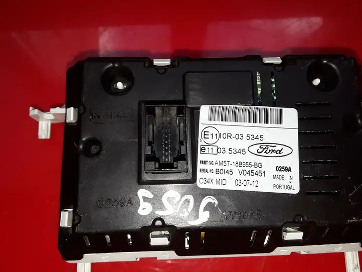 Ford Focus (2011 - 2015)  AM5T18B955BG Экран/ дисплей / маленький экран