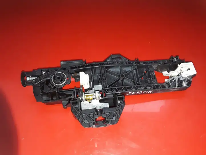 Mercedes-Benz C W204 (2007 - 2014)  A2047600534 Крепление для наружной ручки передней двери