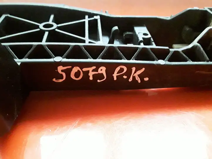 Mercedes-Benz C W204 (2007 - 2014)  A2047600534 Крепление для наружной ручки передней двери