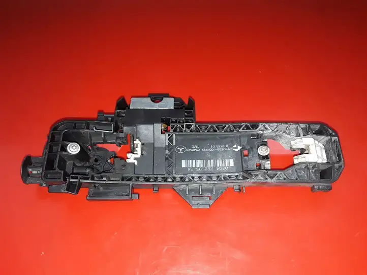 Mercedes-Benz C W204 (2007 - 2014)  A2047600534 Крепление для наружной ручки передней двери