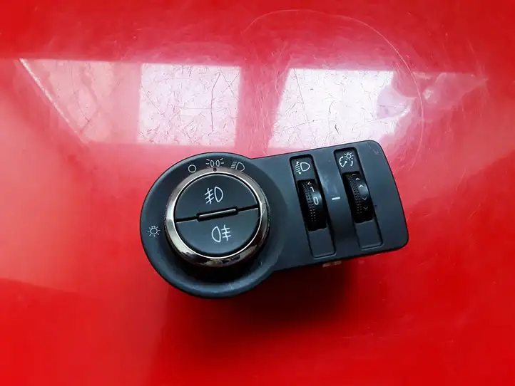 Chevrolet Cruze (2012 - 2015) 13301749 Включатель фонарей — фото 1