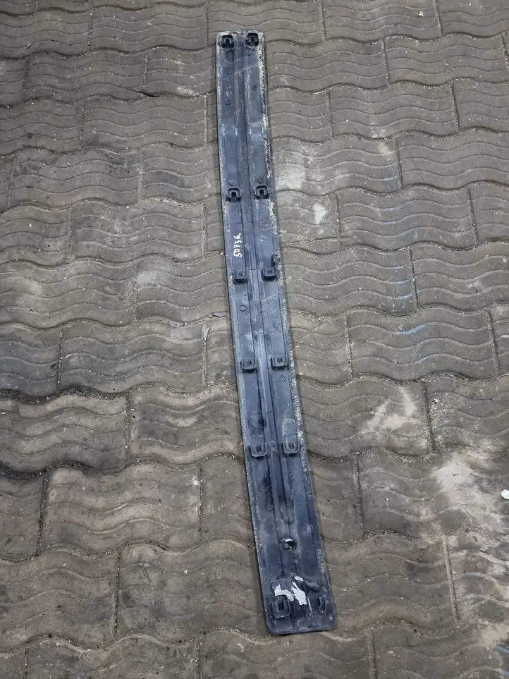 Mitsubishi Pajero Sport I (1996 - 2004) MR230333 Отделка порога багажника — фото 4