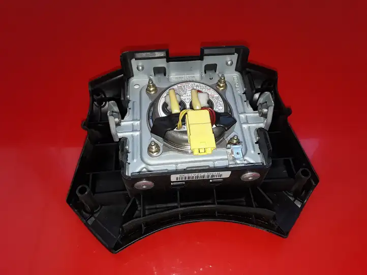 Mitsubishi Grandis (2003 - 2012) BVMS7JZAIC3B Подушка безопасности руля — фото 3