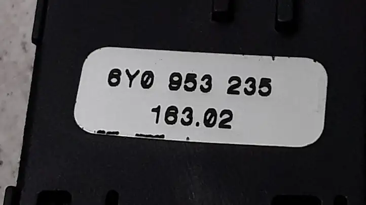 Skoda Fabia Mk1 (6Y) (1999 - 2007) 6Y0953235 Включатель аварийных фонарей — фото 3