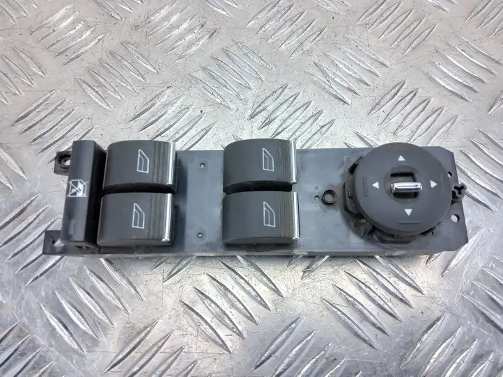 Ford Focus (2011 - 2015) AM5T14A132AA Кнопка стеклоподъемников — фото 1