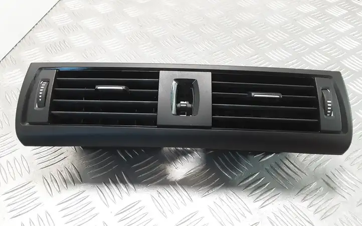 BMW 1 F20 F21 (2011 - 2019) 9205357 Центральный воздушный дефлектор — фото 2