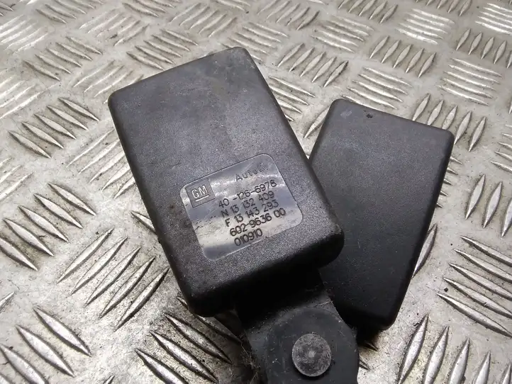 Opel Zafira B (2008 - 2014) 13132409 Задний средний замок ремня — фото 3