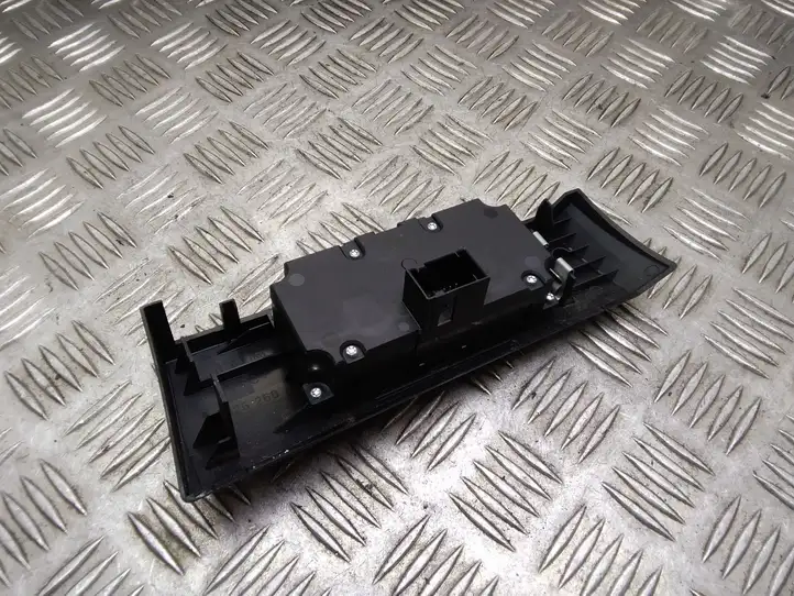 BMW 5 E60 E61 (2004 - 2010) 6953735 Включатель фонарей — фото 4