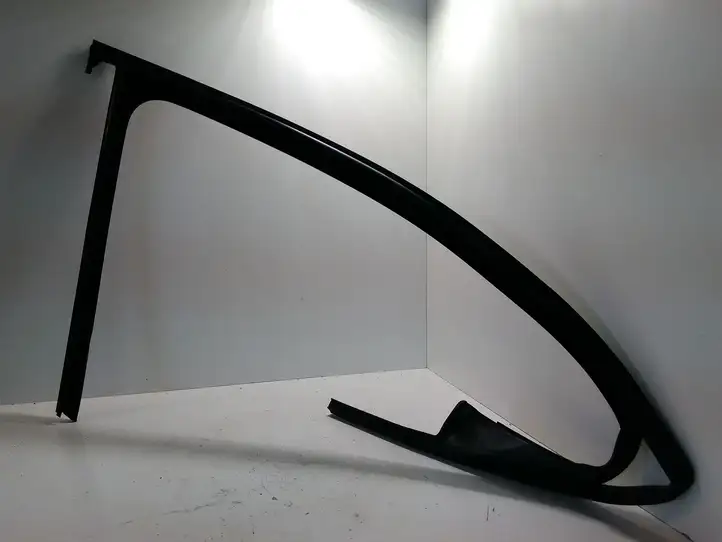 Volkswagen Golf Plus (2004 - 2008)   Уплотнительная резина стекла передней двери