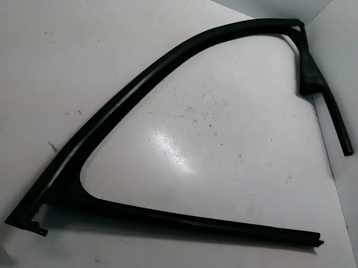 Volkswagen Golf Plus (2004 - 2008)   Уплотнительная резина стекла передней двери