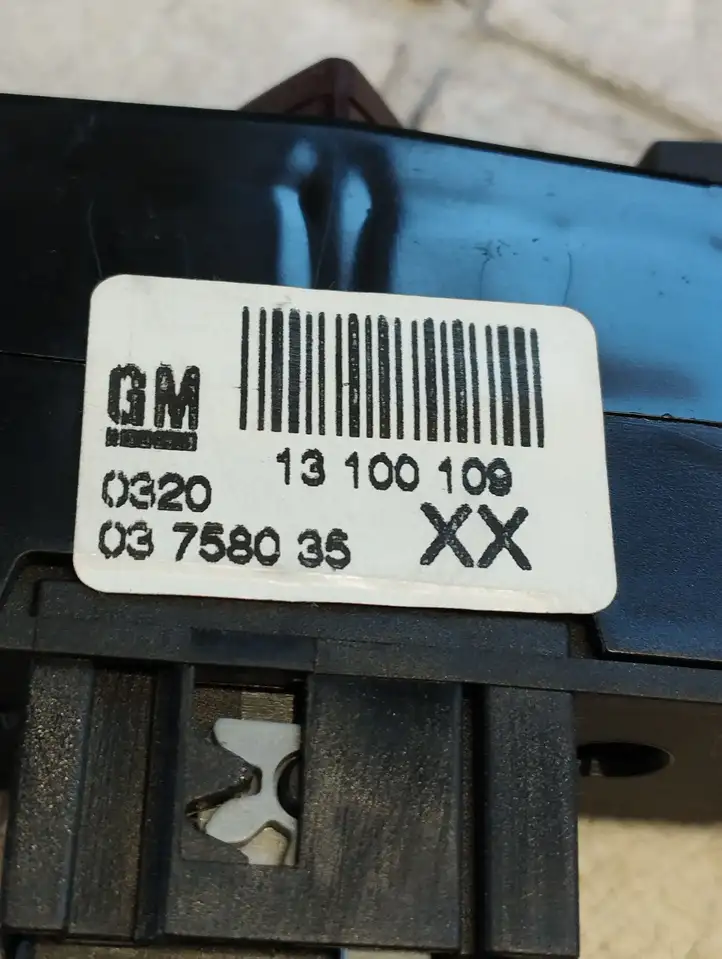 Opel Astra H (2004 - 2009) 13100109 Включатель аварийных фонарей — фото 2
