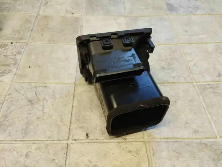 Toyota Corolla Verso E121 (2001 - 2004) 5566013020 Боковой воздушный дефлектор — фото 4