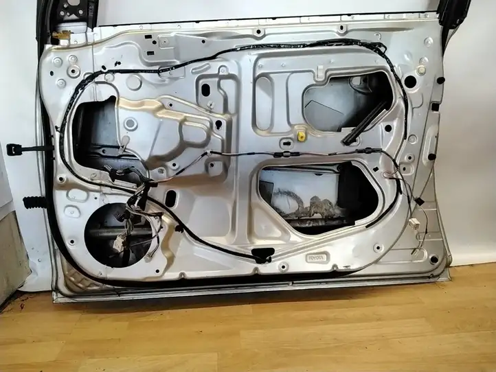 Toyota Avensis T250 (2003 - 2006) Дверь — фото 4