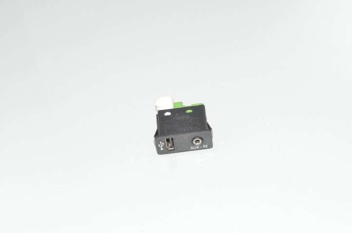 9241331 BMW X1 E84 USB jungtis