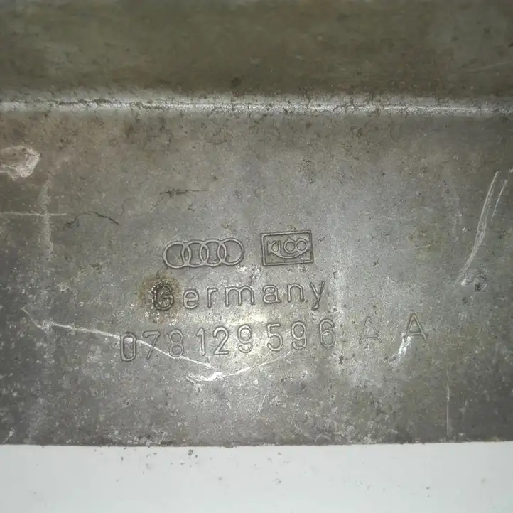 Audi A4 S4 B5 8D (1999 - 2001) 078129596AA Другая деталь (детали) коллектора выброса — фото 2