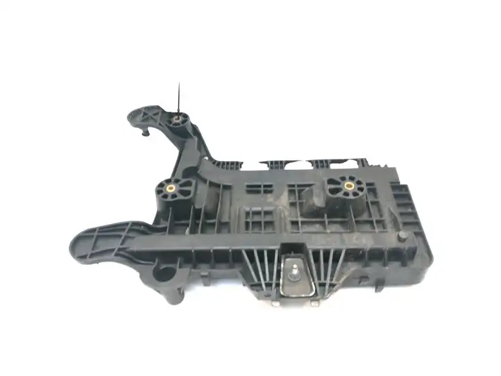 Volkswagen PASSAT B6 (2005 - 2010) 1K0915333C Площадка аккумулятора — фото 1