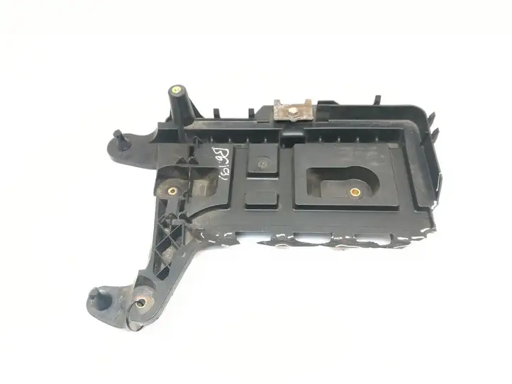 Volkswagen PASSAT B6 (2005 - 2010) 1K0915333C Площадка аккумулятора — фото 2