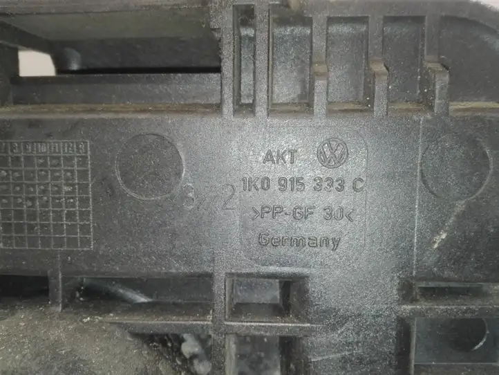 Volkswagen PASSAT B6 (2005 - 2010) 1K0915333C Площадка аккумулятора — фото 2